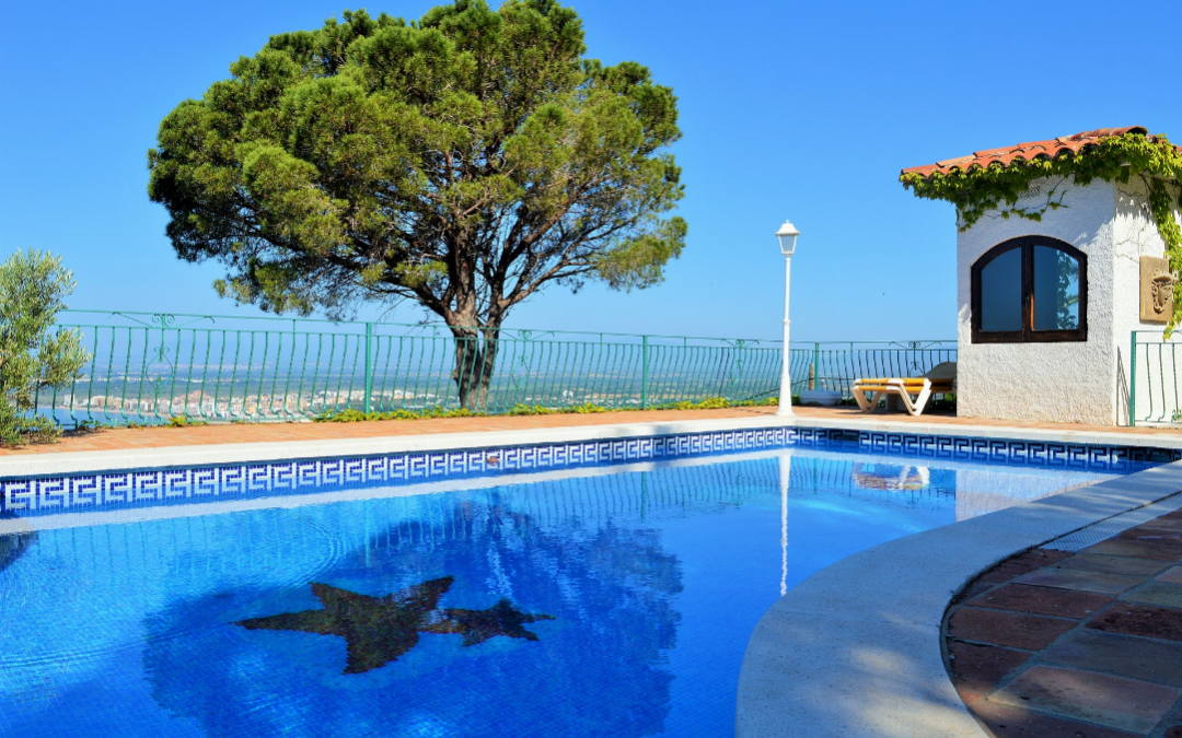 Construire une piscine dans son jardin : Un projet ambitieux